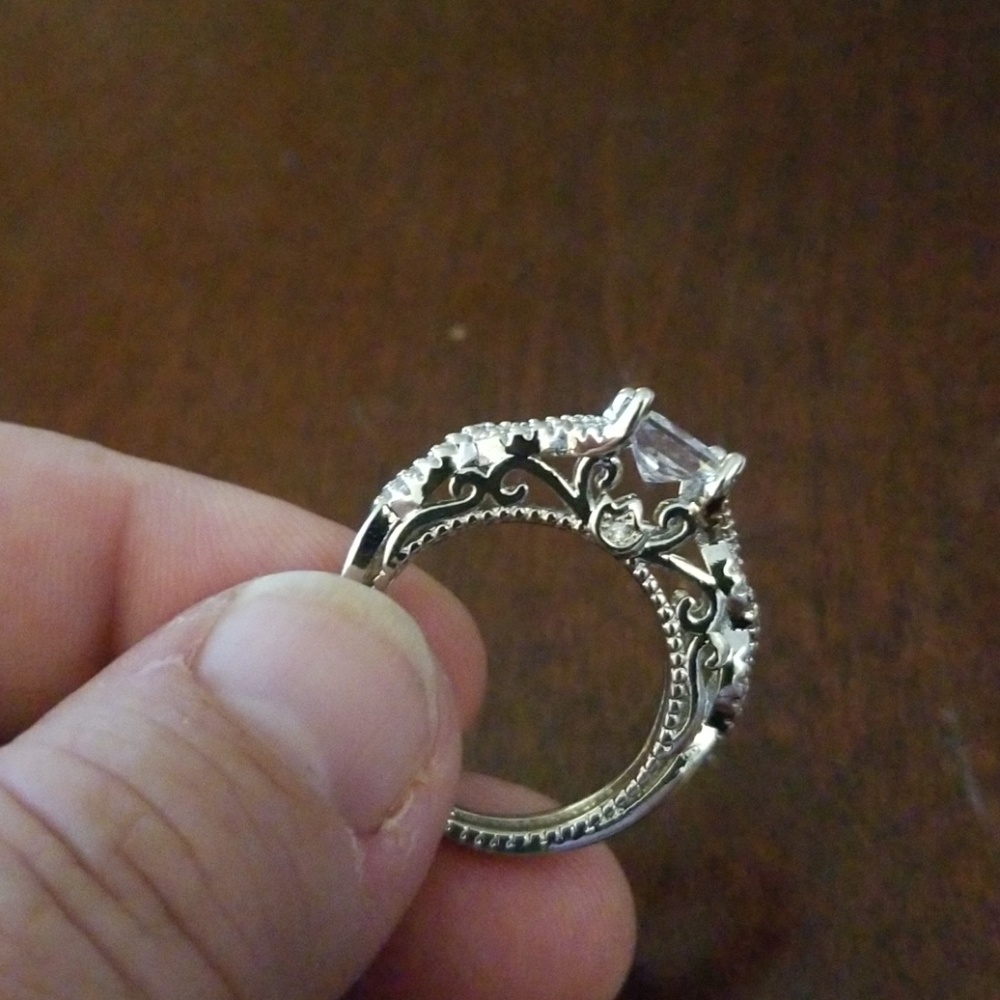 Beautiful ring - Picture 4 of 5